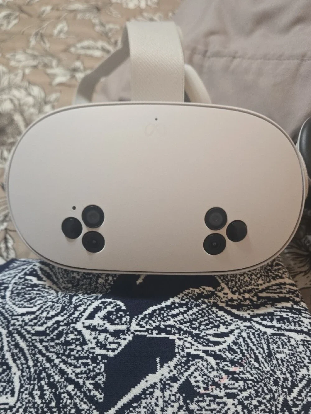 Meta Quest 3S White VR Headset with Matching Controllers